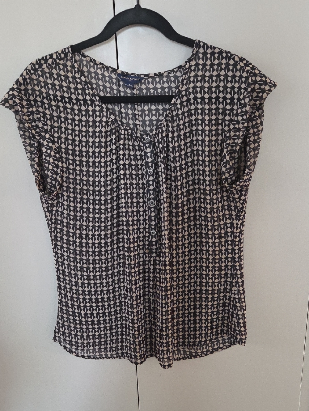 Banana Republic Black & Cream Geometric Cap-Sleeve Blouse